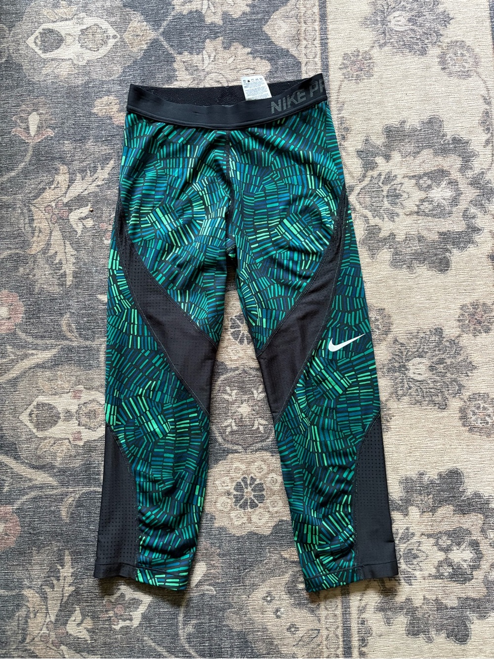 Cropped Nike Pro leggings